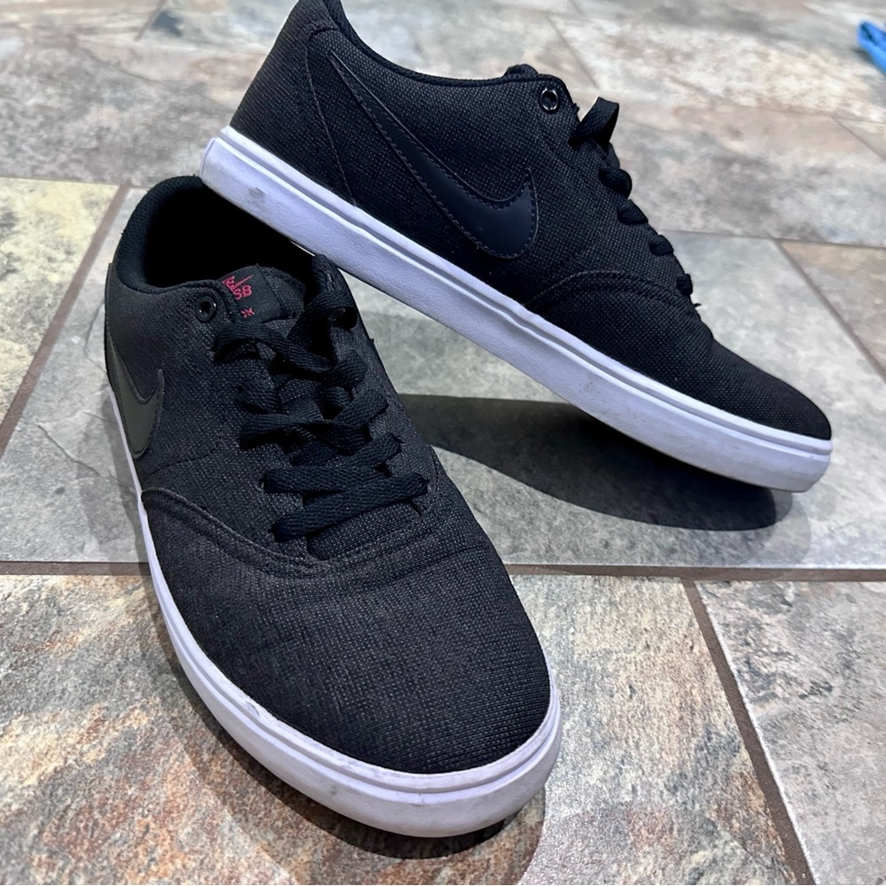 Size 9 Men’s Nike Shoes
